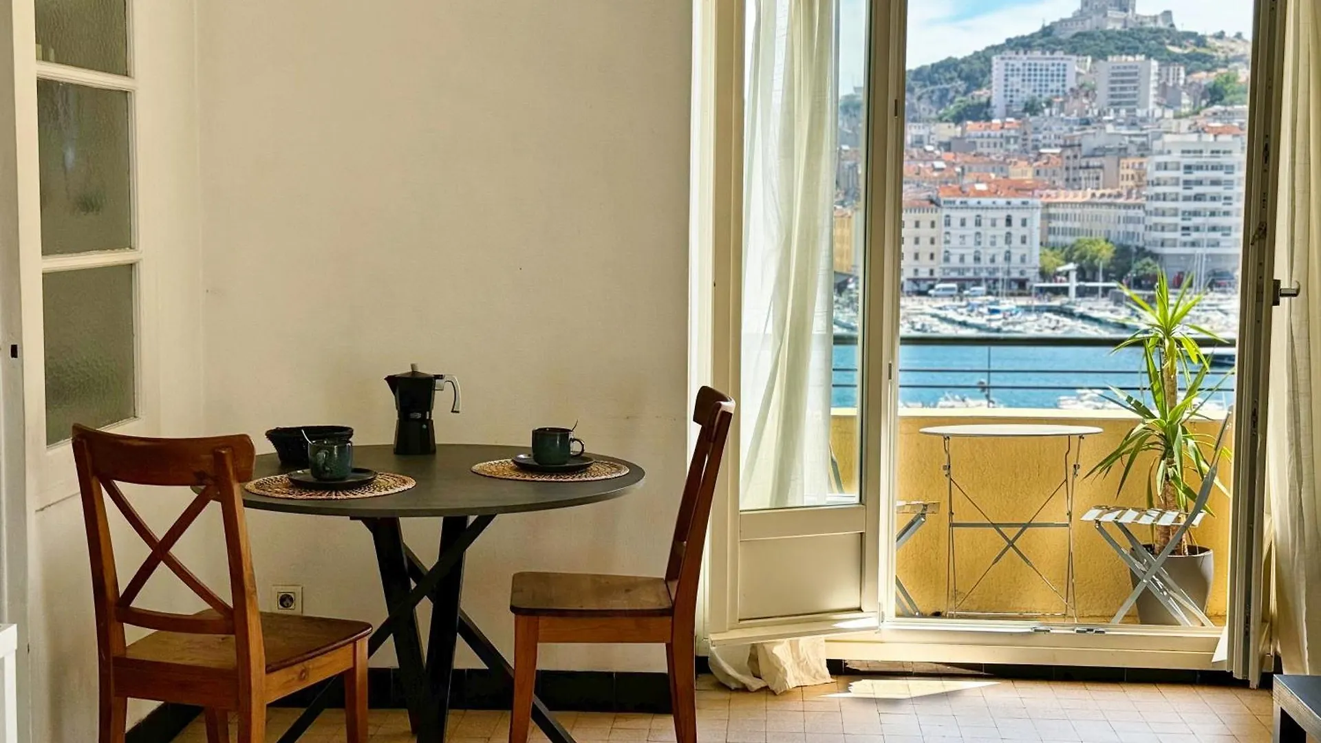 Vue Incroyable & Confort Au Vieux Port 4 Personnes Marseille 0*,  France
